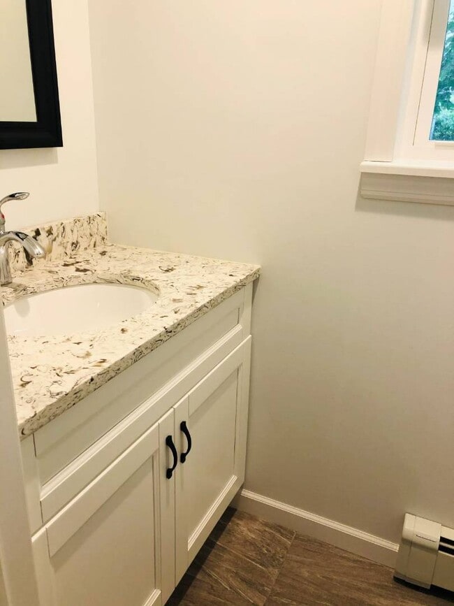 Building Photo - 47 Coles St