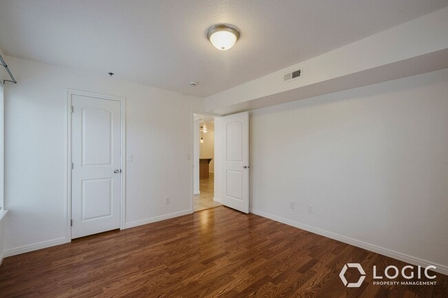 Building Photo - 1044 E 400 S