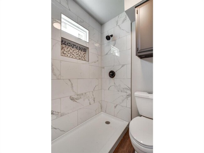 Building Photo - 606 Elderberry Cove