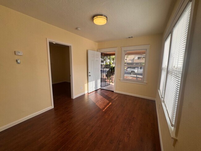 Building Photo - 285-289 Sunset Boulevard