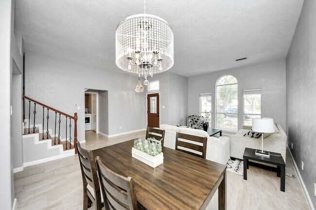 Building Photo - 20922 Whitevine Way