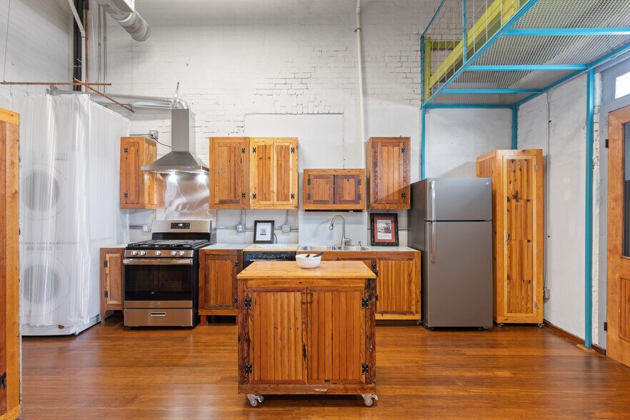 Kitchen - 1500 E Madison St