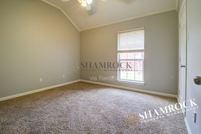 Building Photo - 3005 Comanche Trail