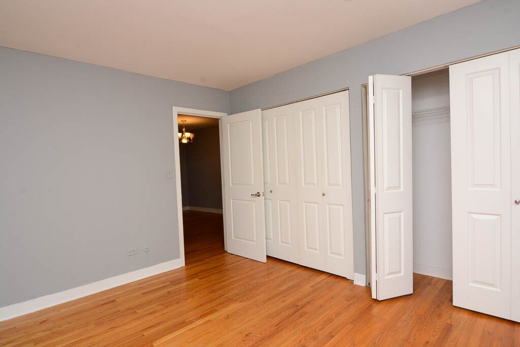 Building Photo - 675 W Wrightwood Ave