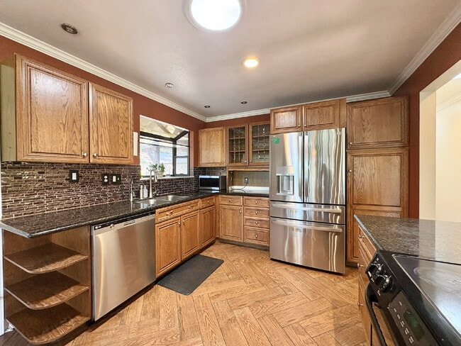 Building Photo - Charming 4-Bed by the Lake in Morgan Hill