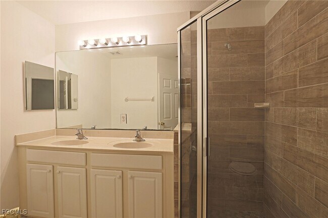 Building Photo - 8205 Pacific Beach Dr