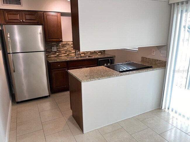 Building Photo - 5325 Curry Ford Rd