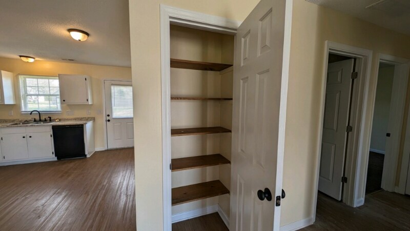 Building Photo - 425 Elmira St