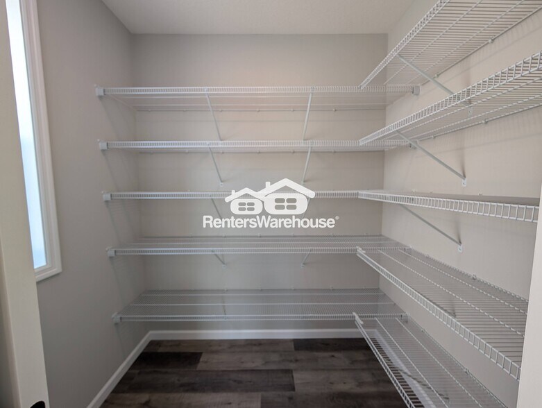 Building Photo - 10341 Shadyview Ln N