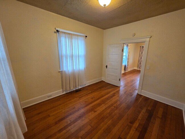 Building Photo - N Madelia St