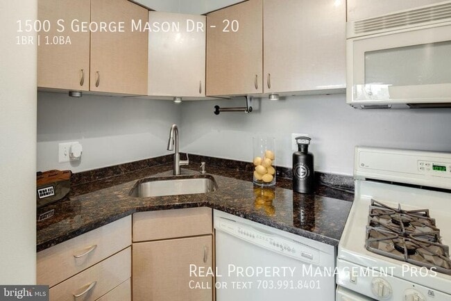 Building Photo - 1500 S George Mason Dr