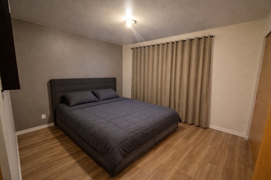 Building Photo - 651 NE Ellis Way