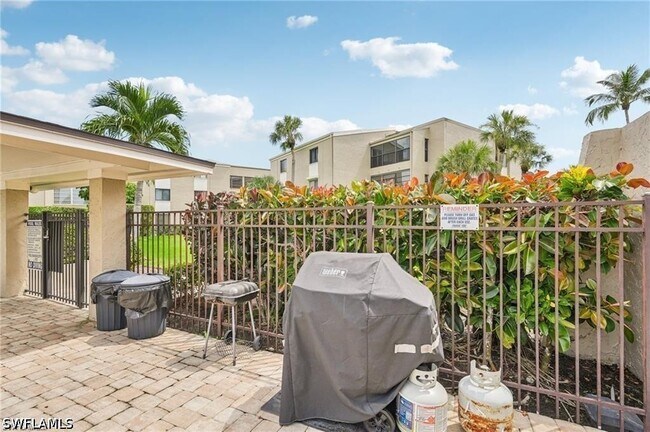 Building Photo - 3655 Boca Ciega Dr