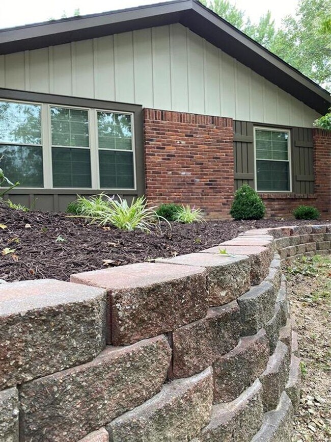 Building Photo - 762 La Feil Dr