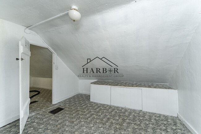 Building Photo - 225 10th St NW