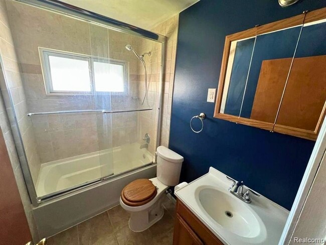 Building Photo - Beautiful 3-Bedroom Home with Large Fenced Backyard
