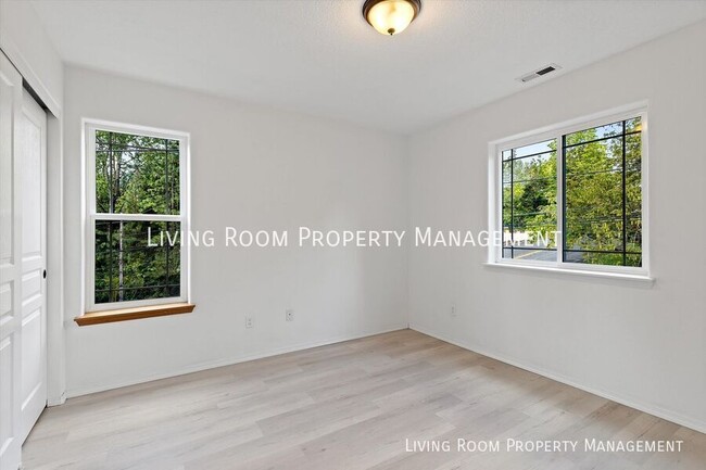 Building Photo - 2908 NE 88th Pl