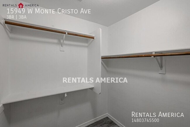Building Photo - Corner lot with RV gate!