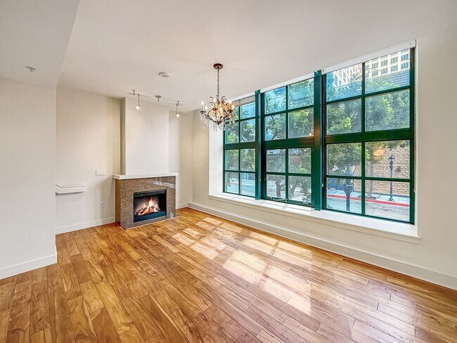 Primary Photo - Stunning 2B+Den/2BA Condo in Downtown San ...