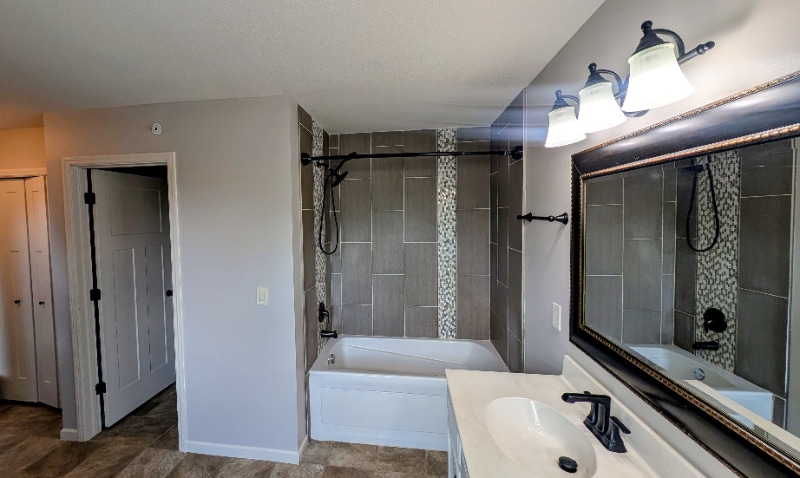 Building Photo - 2568 Vierling Dr E