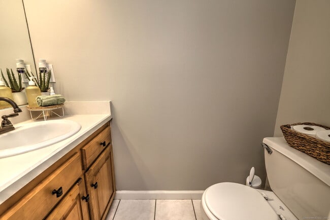 Building Photo - 28 Edgewood Ave