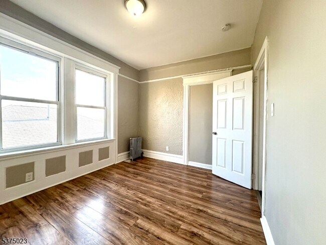 Building Photo - 96 Quitman St