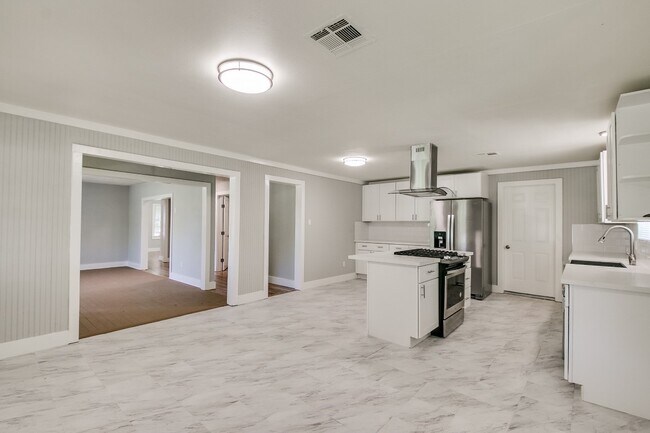 Building Photo - 3901 McKinney Dr