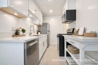 Building Photo - 1303 N June St