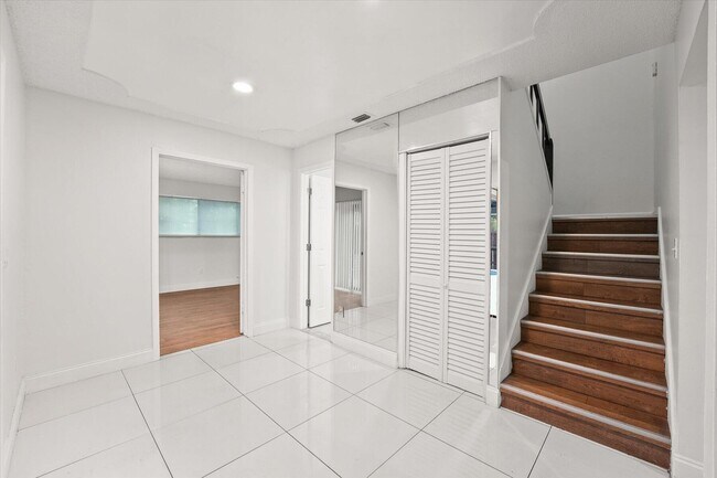 Building Photo - 4749 Holly Lake Dr