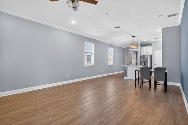 Building Photo - Resort-Style Living!