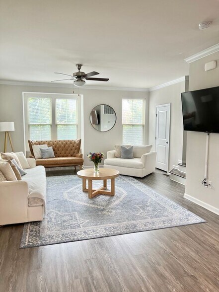 Building Photo - 1904 Glissade Ln