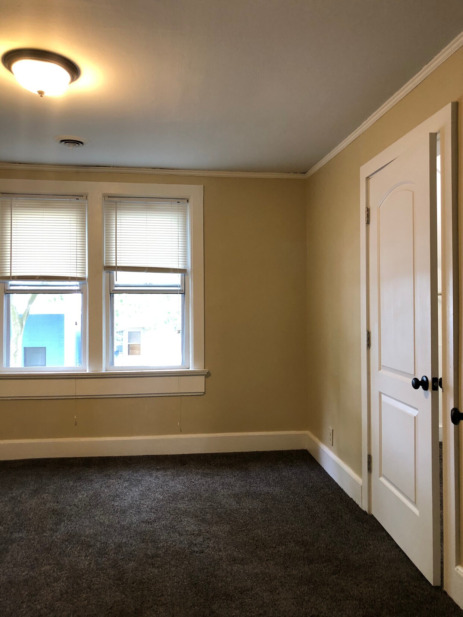 Building Photo - 2213 S Robinson Ave