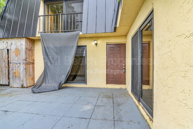 Building Photo - 2333 Waterside Dr