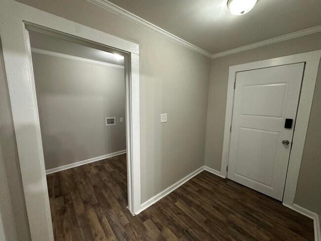 Building Photo - 420 Airline Ext