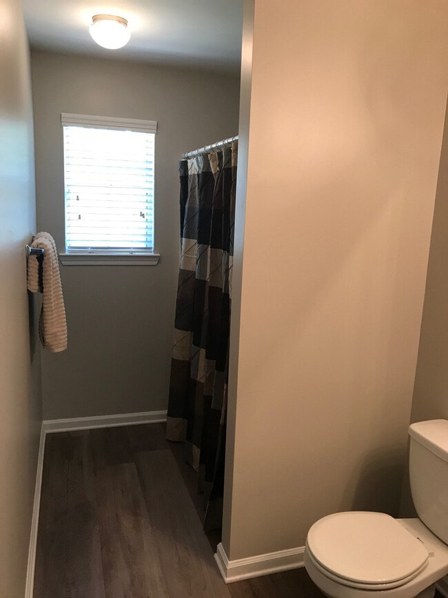 Building Photo - 327 Hidden Creek Ln