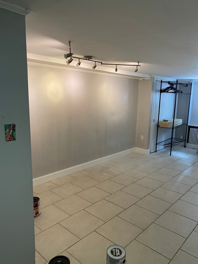 Building Photo - 1229 33rd St NW