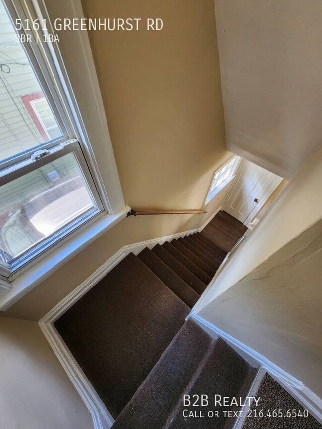 Building Photo - 5161 Greenhurst Dr