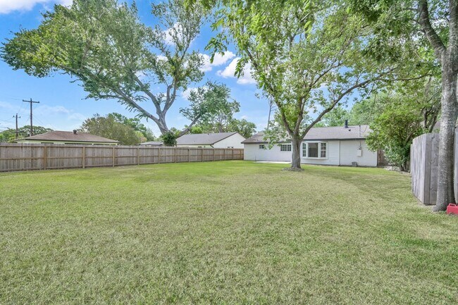 Building Photo - 6026 Willowbend Blvd