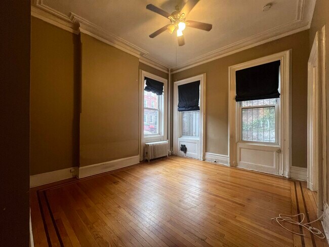 Building Photo - 216 10th St