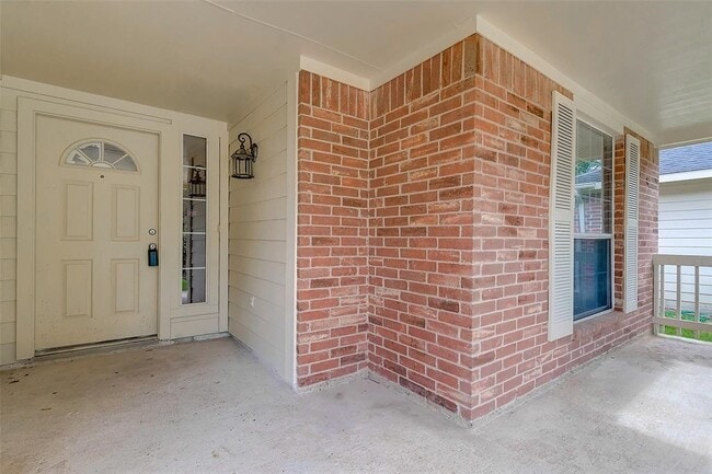 Building Photo - 19726 Cozy Cabbin Dr