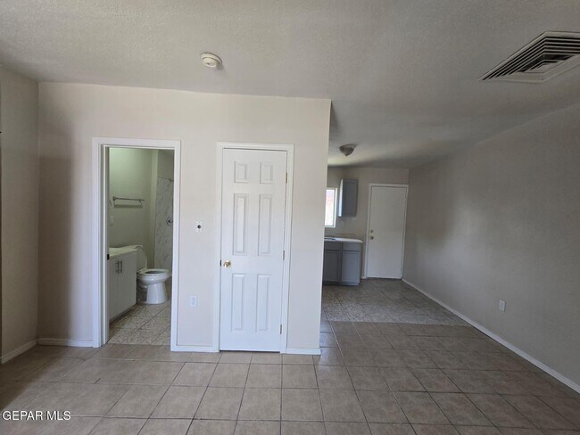 Building Photo - 3923 Laredo Ave