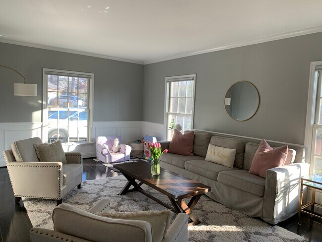 Building Photo - 3436A Holly Rd