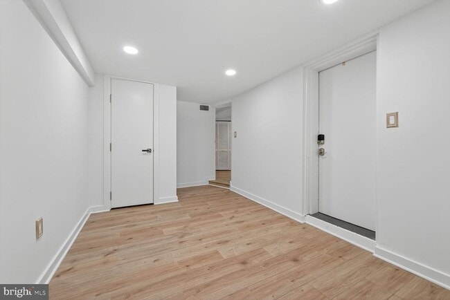 Building Photo - 1607 D St NE
