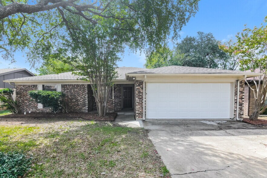 Primary Photo - 3621 Willowbrook Dr
