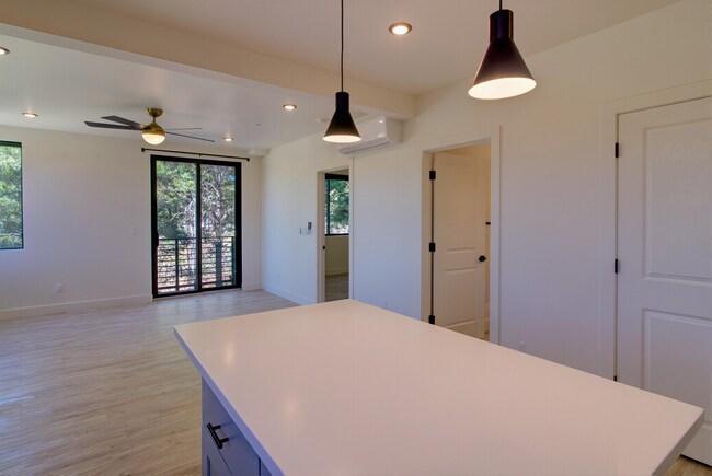 Building Photo - 1246 East Jen Drive