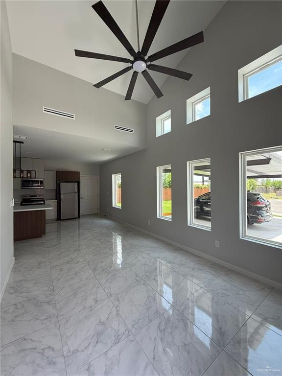 Building Photo - 9 E 8th St