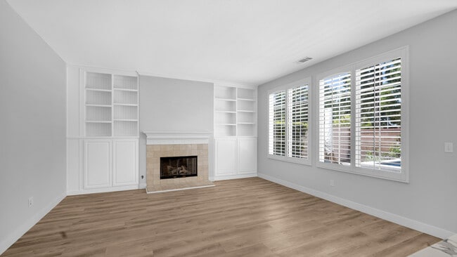 Building Photo - 183 Kingswood