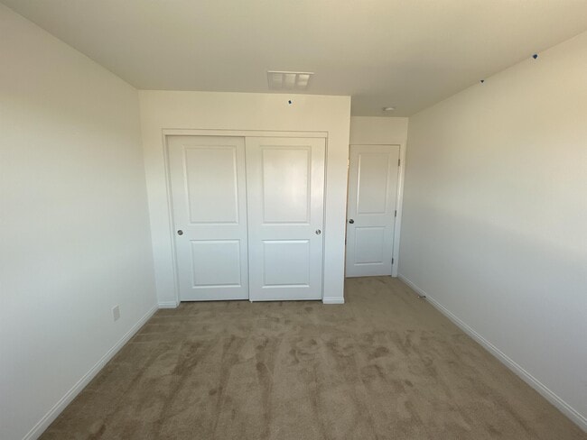 Building Photo - 2212 Stone Well Rd