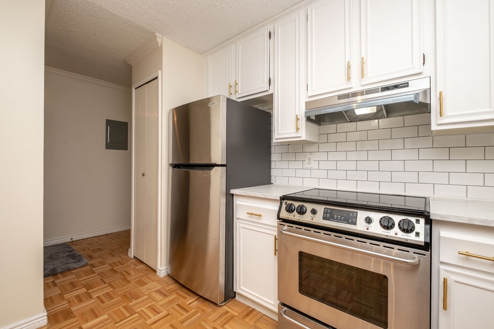Kitchen - 3470 S Poplar St