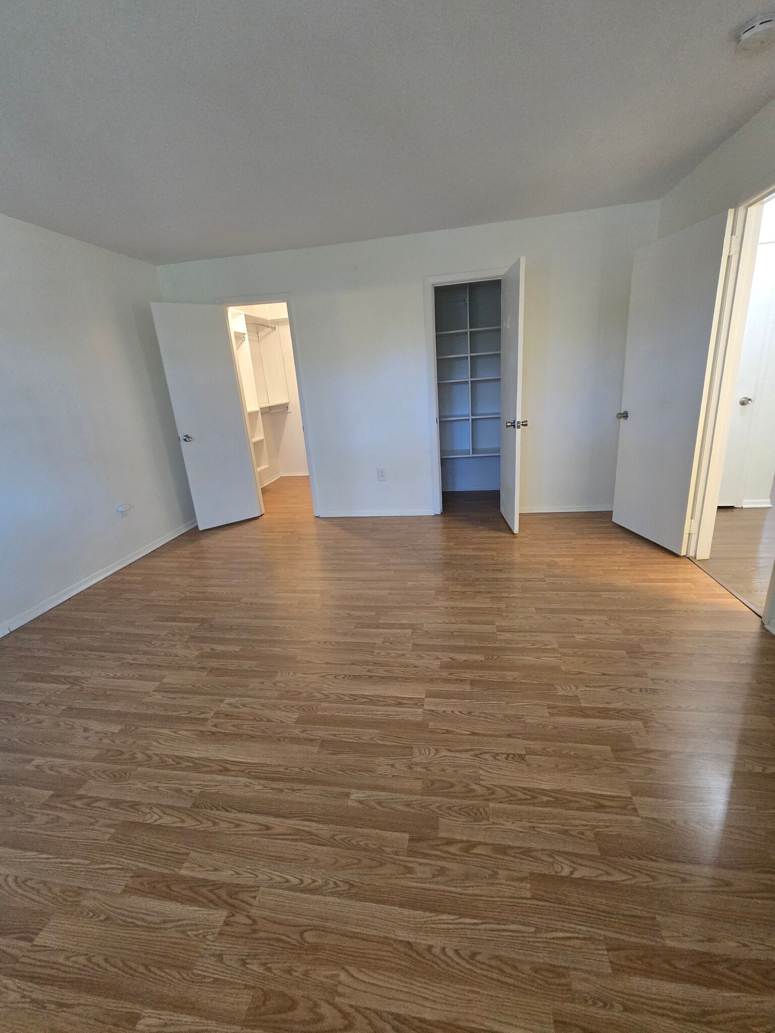 Bedroom w/2 closets - 364 Westwood Ave